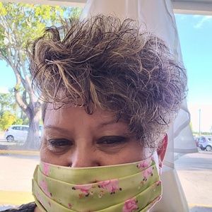 Meet your Posher, Dee